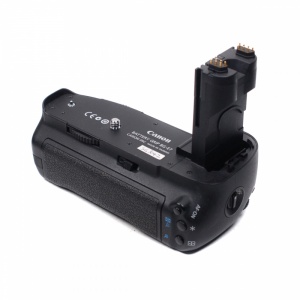 Used Canon BG-E7 Battery Grip