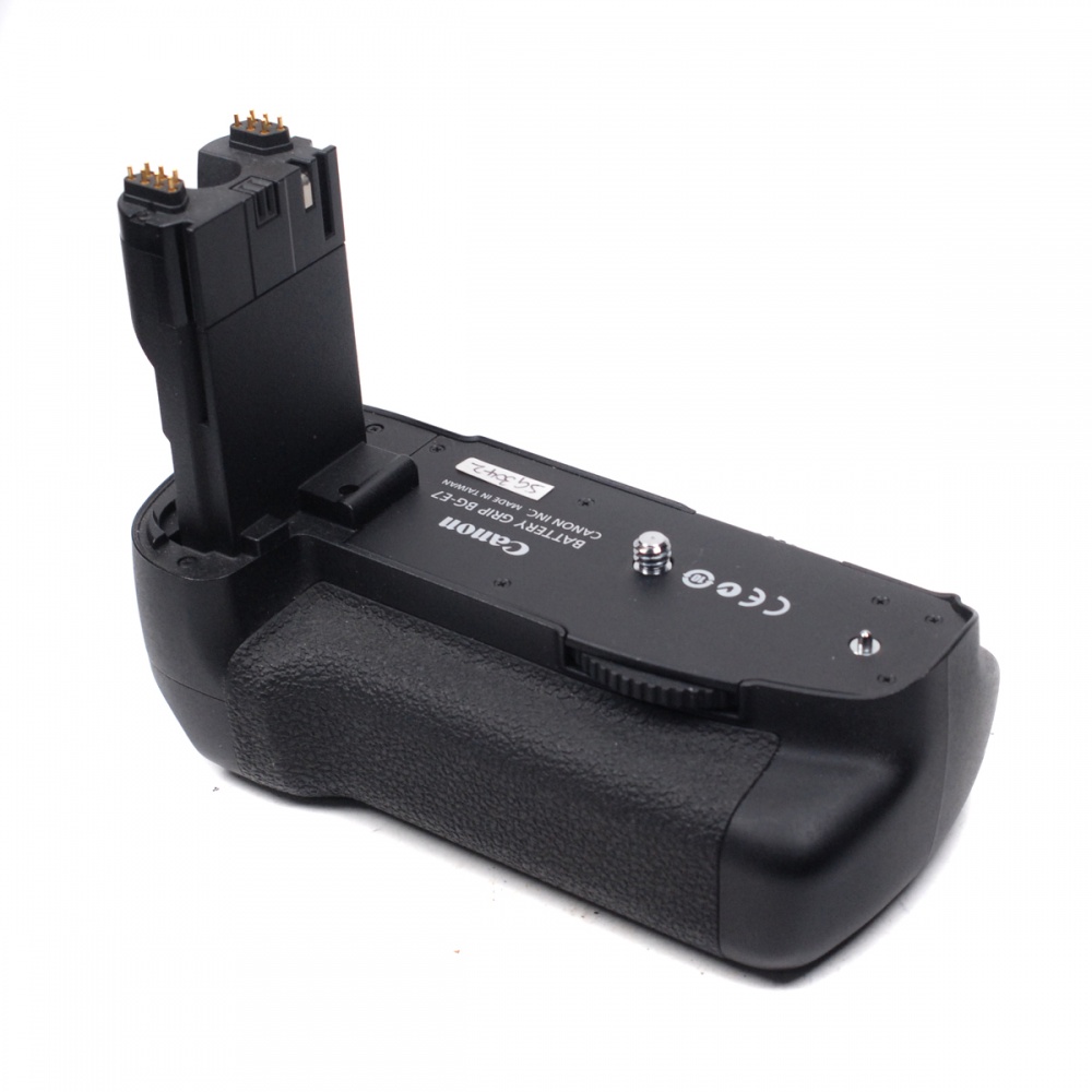 Used Canon BG-E7 Battery Grip